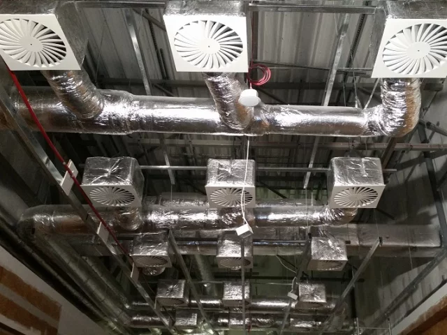 Montaż rekuperacji w showroomie w Łodzi