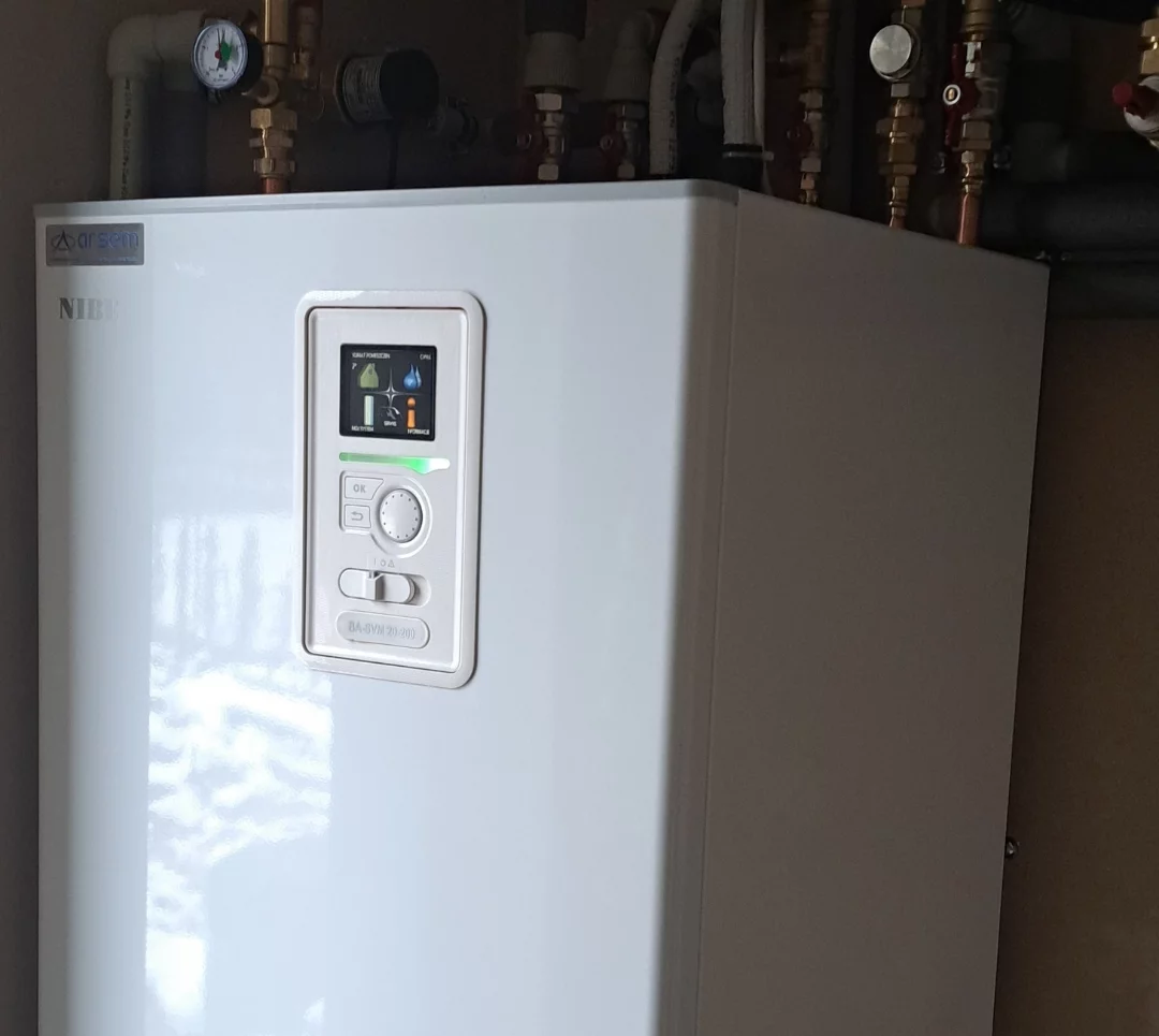 Pompa ciepła Łódź - Prace montażowe przy pompie ciepła NIBE w nowoczesnym domu